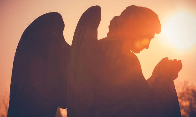 Como fazer uma oração ao anjo da guarda da pessoa amada