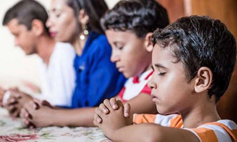 Como fazer uma oração de proteção para os filhos